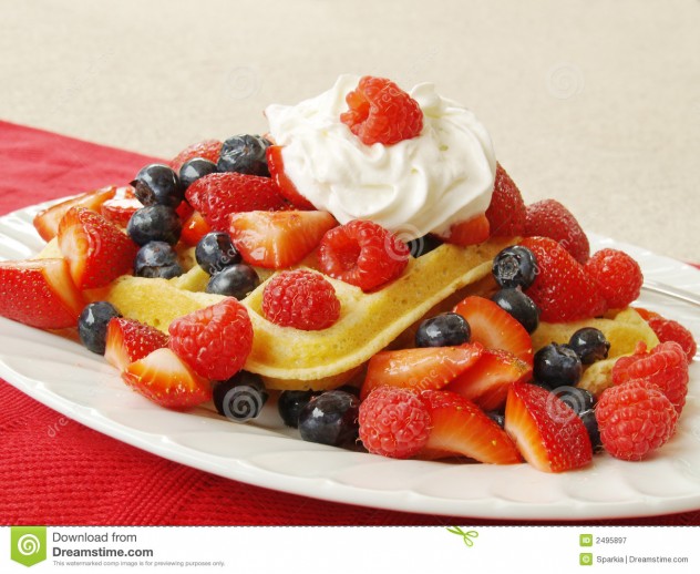 breakfast-waffles-fruit-2495897